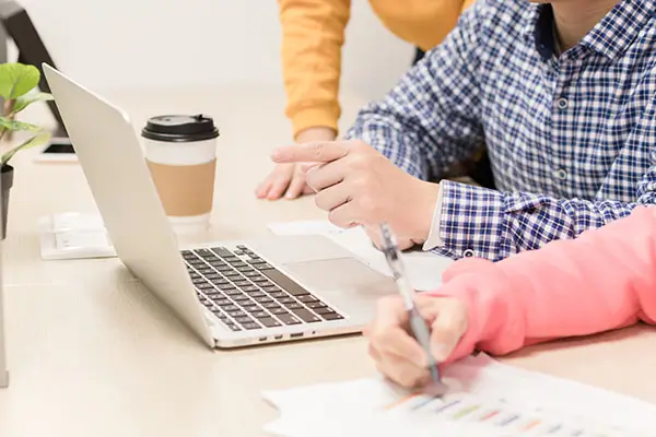 企业律师顾问怎么选人